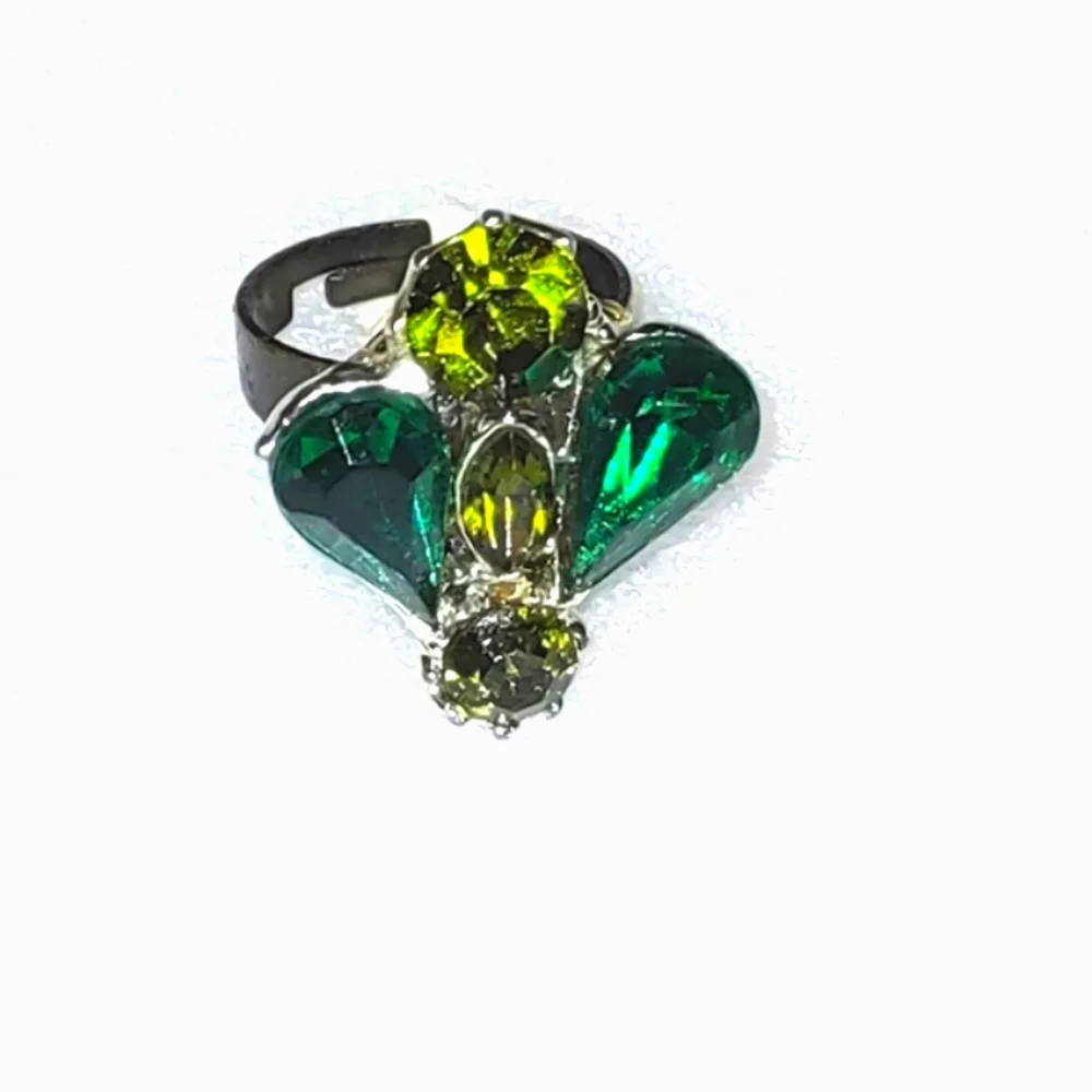 Vintage Emerald Green & Chartreuse Rhinestone Glass Fly Ring
